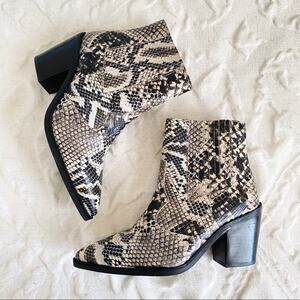 BOGO Blondo Que Ankle Bootie New $170